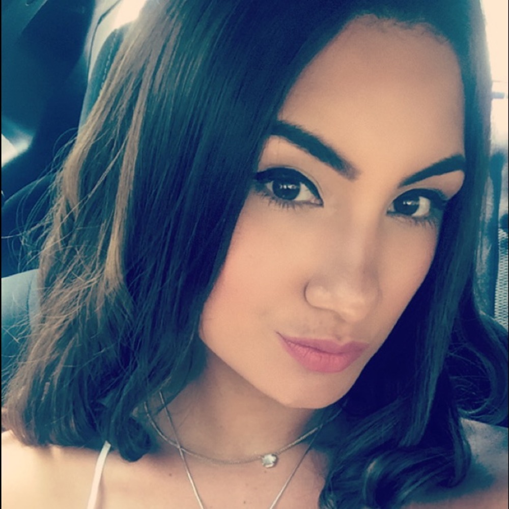 Meet your Posher, Adriana